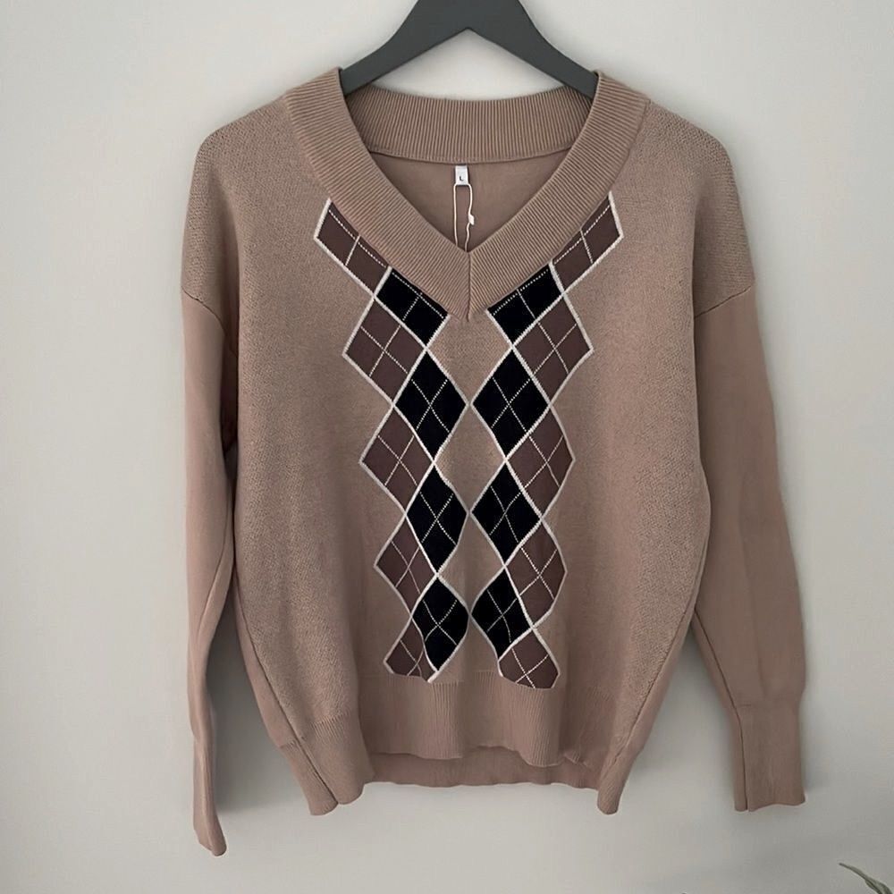 NWT Fashion Sexy Lounge Wear. Tan ar guile V-neck top.‎ Size large.